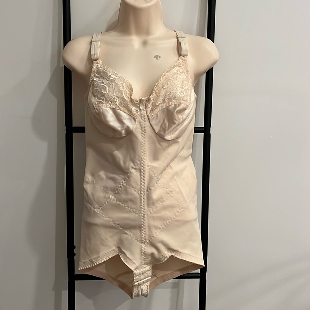 Vintage JC Penney Beige Satin Lace Underwire Bra 38C Women